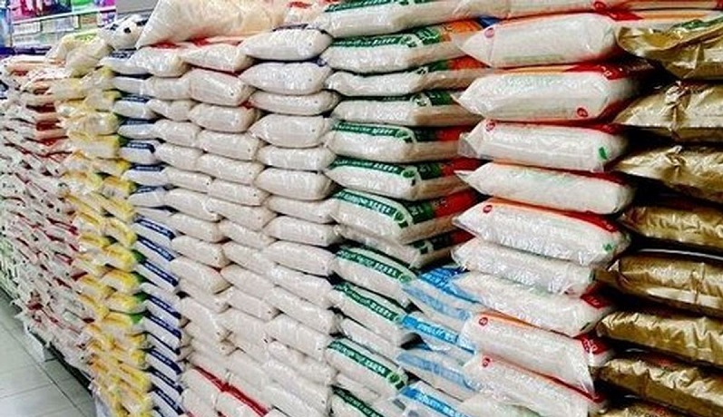 جزئیات برنج‌های وارداتی مانده زیر باران/ حجم بار قابل برآورد نیست