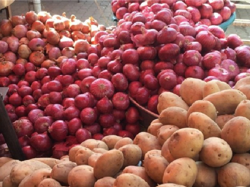 رئیس اتاق اصناف کشاورزی: سیب زمینی و پیاز به وفور در بازار موجود است